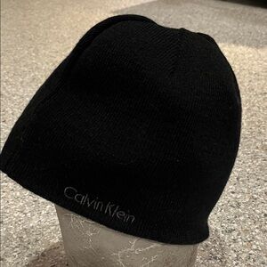 Calvin Klein Women’s reversible Black Textured Beanie size M